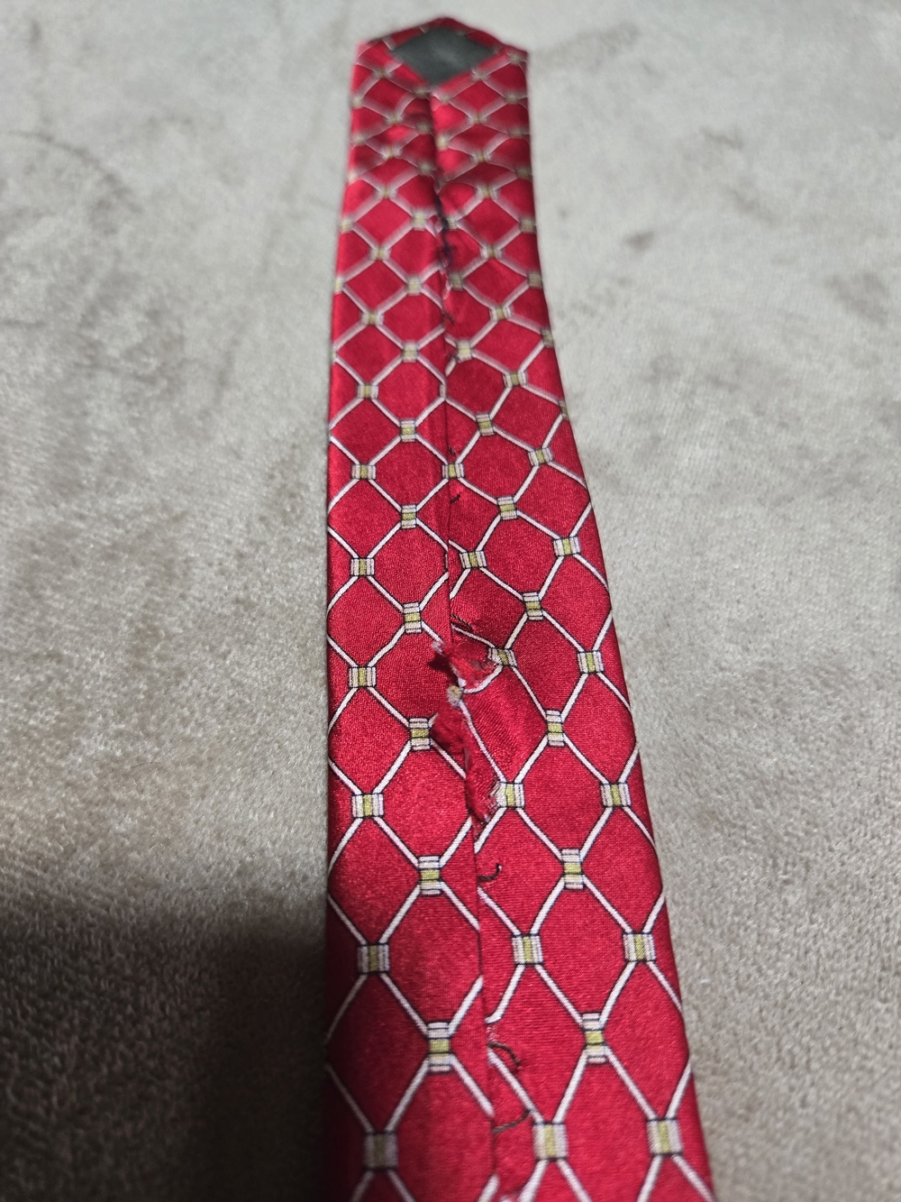 Yves Saint Laurent Red Patterned Silk Tie - Picture 2 of 3